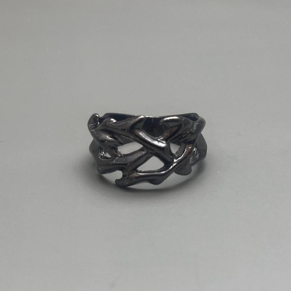 Y2k 2000s vintage style gothic grunge ring